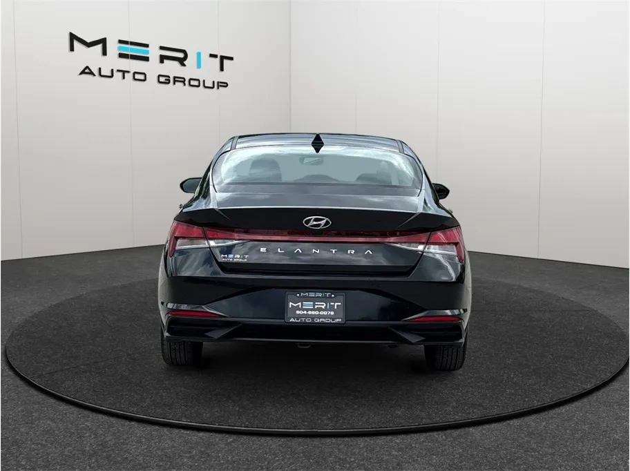 Hyundai Elantra photo 8