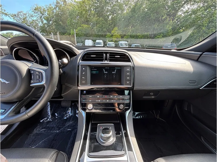 Jaguar XE photo 11