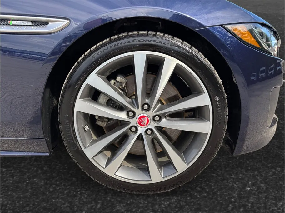 Jaguar XE photo 13