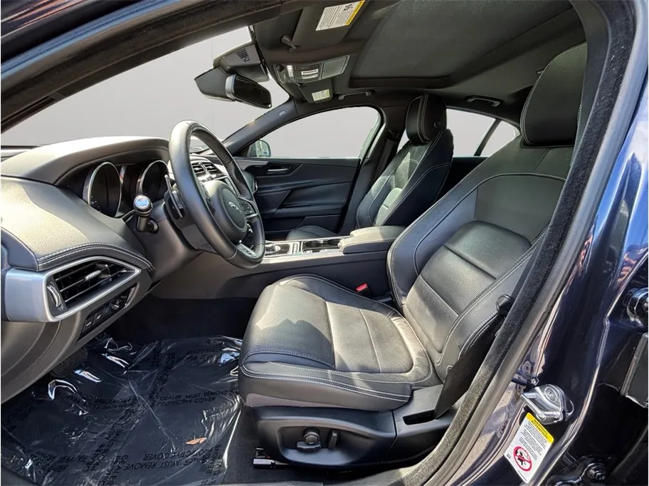 Jaguar XE photo 2