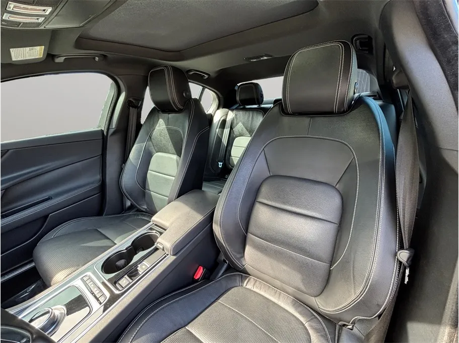 Jaguar XE photo 20
