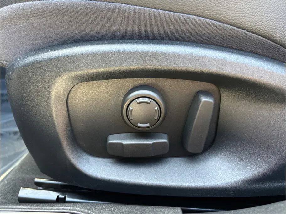 Jaguar XE photo 21