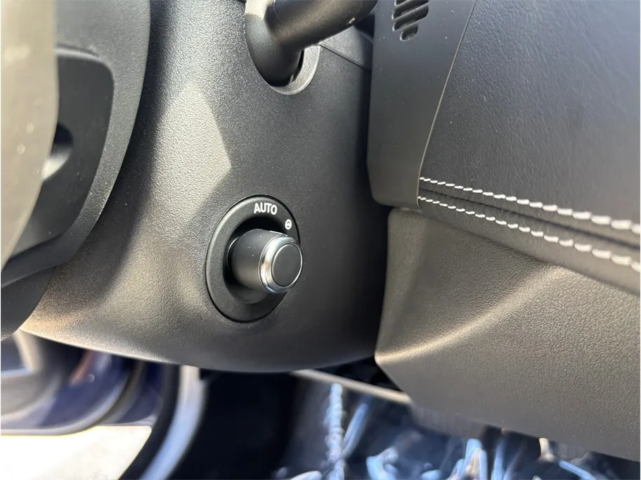 Jaguar XE photo 22