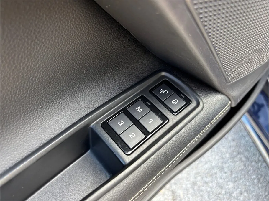 Jaguar XE photo 25