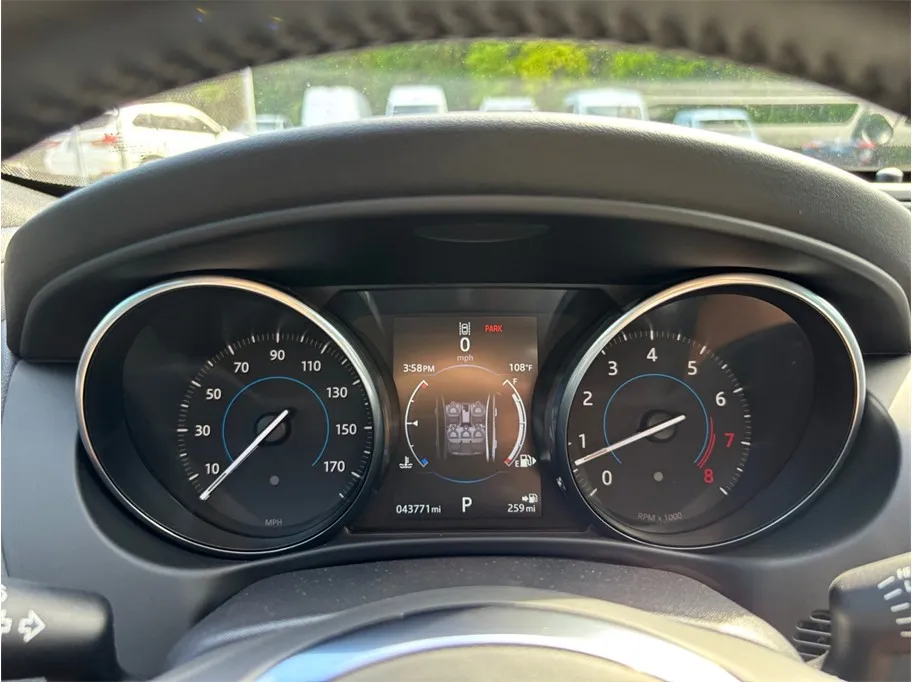 Jaguar XE photo 27