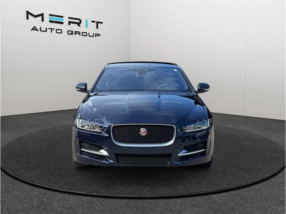 Jaguar XE photo 3