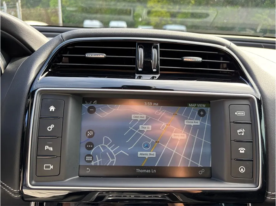 Jaguar XE photo 33