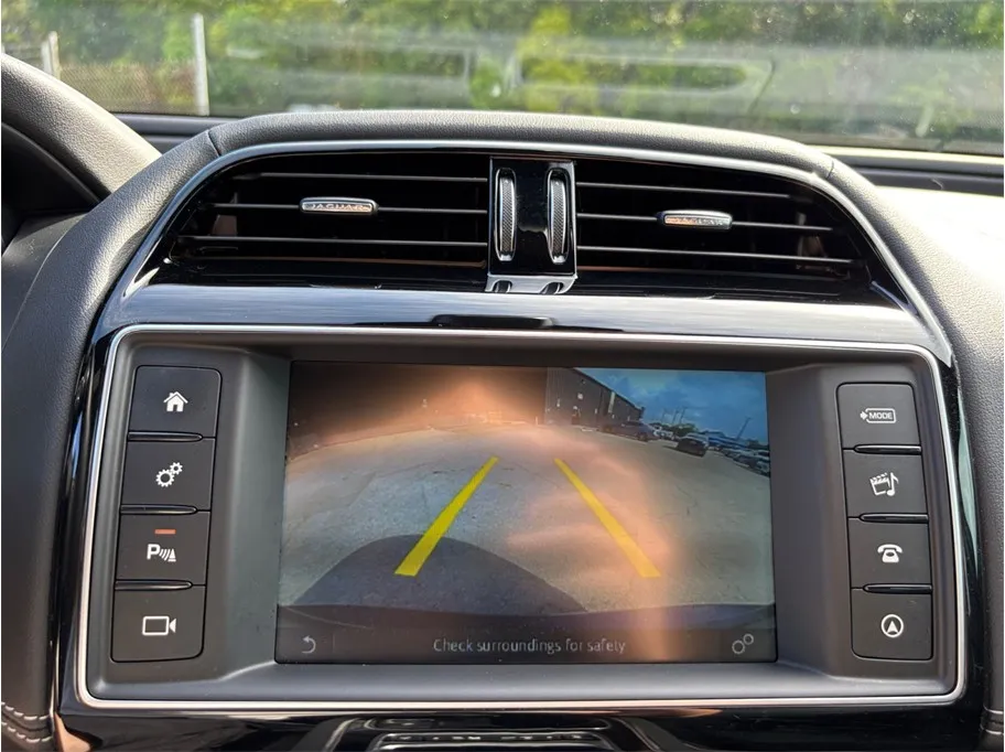 Jaguar XE photo 34