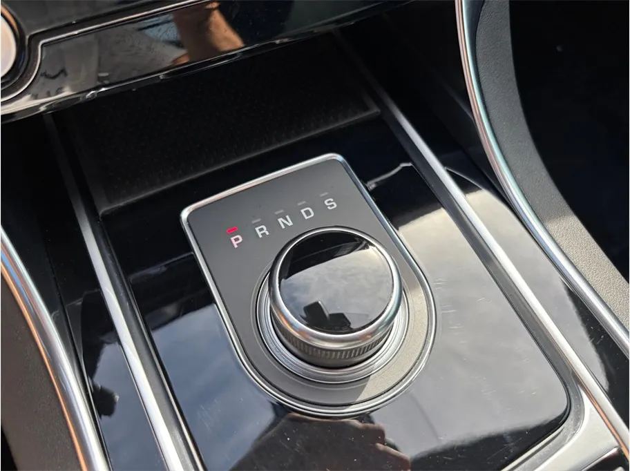 Jaguar XE photo 40