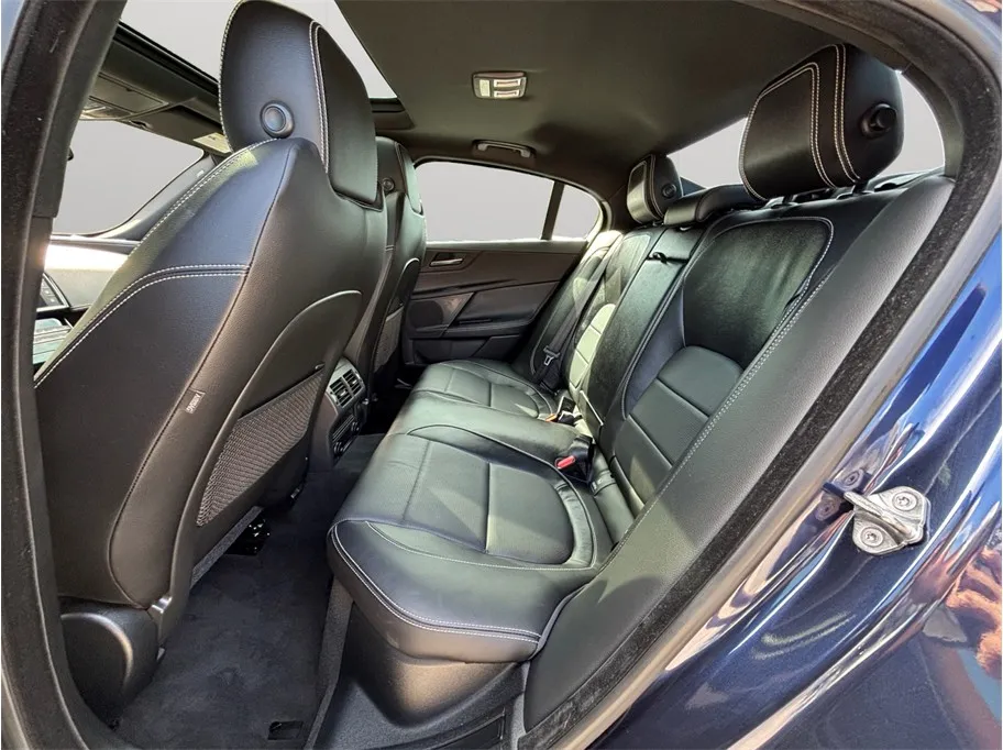 Jaguar XE photo 42