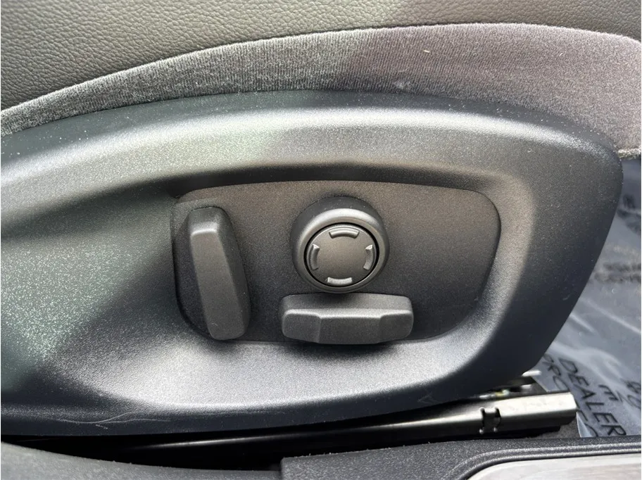 Jaguar XE photo 48