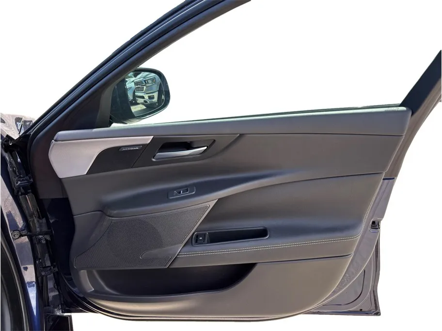 Jaguar XE photo 49