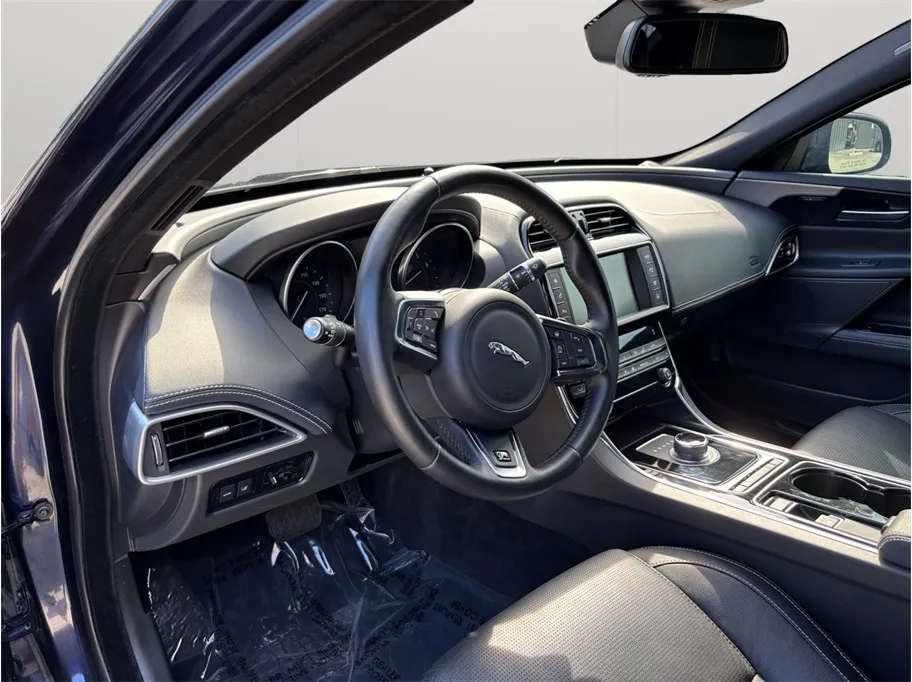 Jaguar XE photo 6