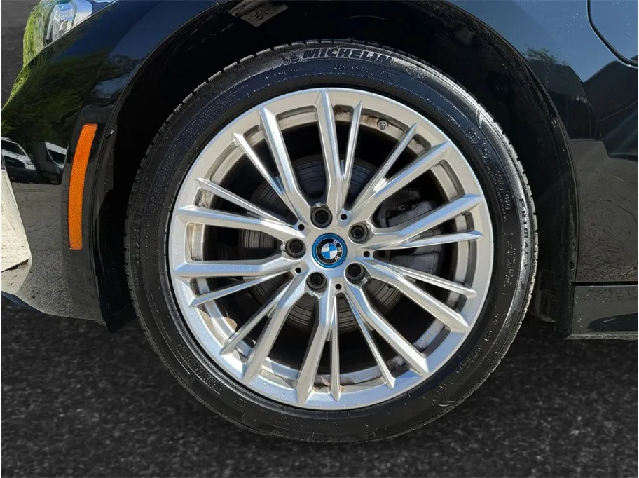 BMW 3 Series photo 13