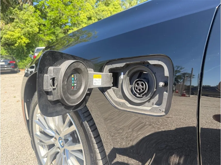 BMW 3 Series photo 15