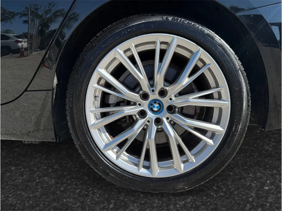 BMW 3 Series photo 16