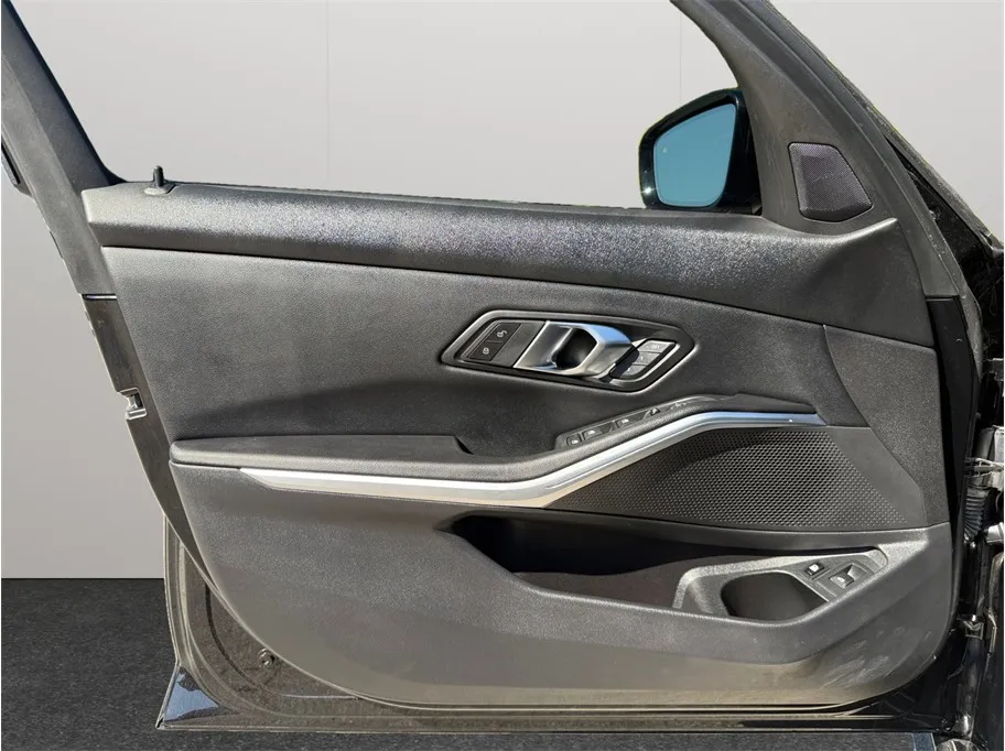 BMW 3 Series photo 23