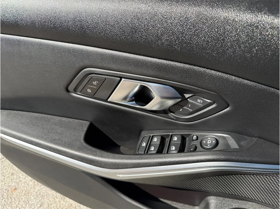 BMW 3 Series photo 24