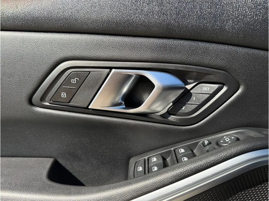 BMW 3 Series photo 25