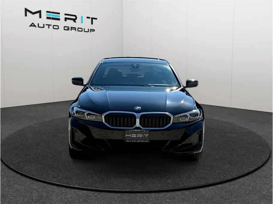 BMW 3 Series photo 3