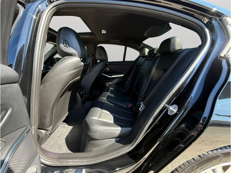 BMW 3 Series photo 39
