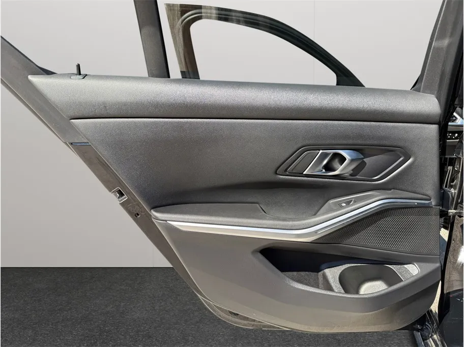BMW 3 Series photo 40