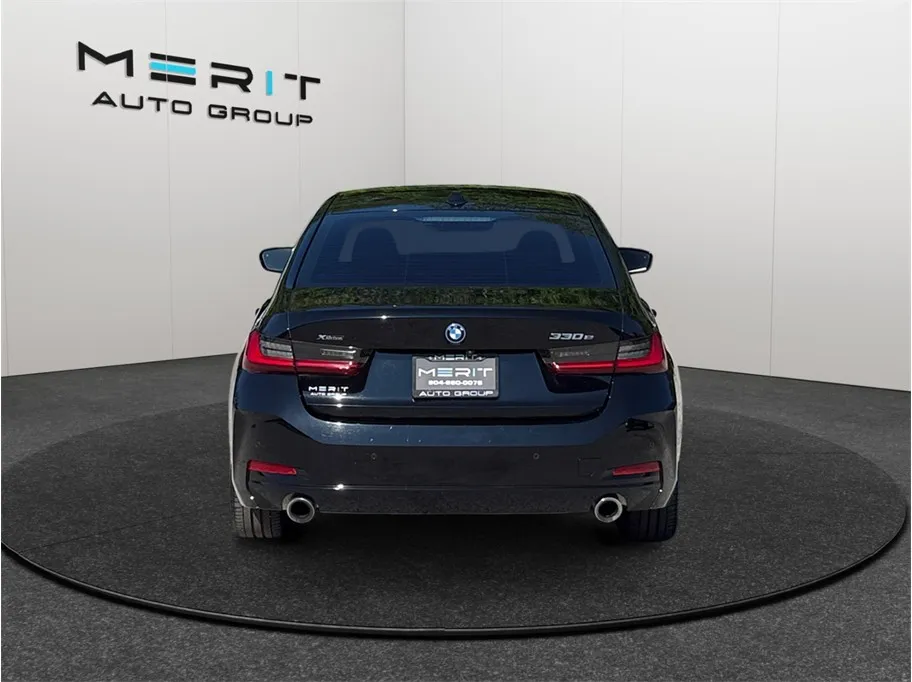 BMW 3 Series photo 8