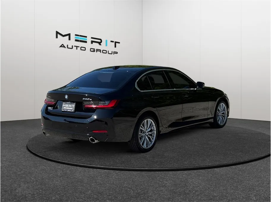 BMW 3 Series photo 9