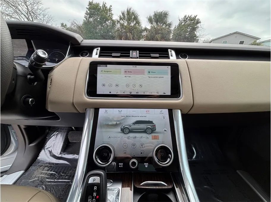 Land Rover Range Rover Sport photo 11