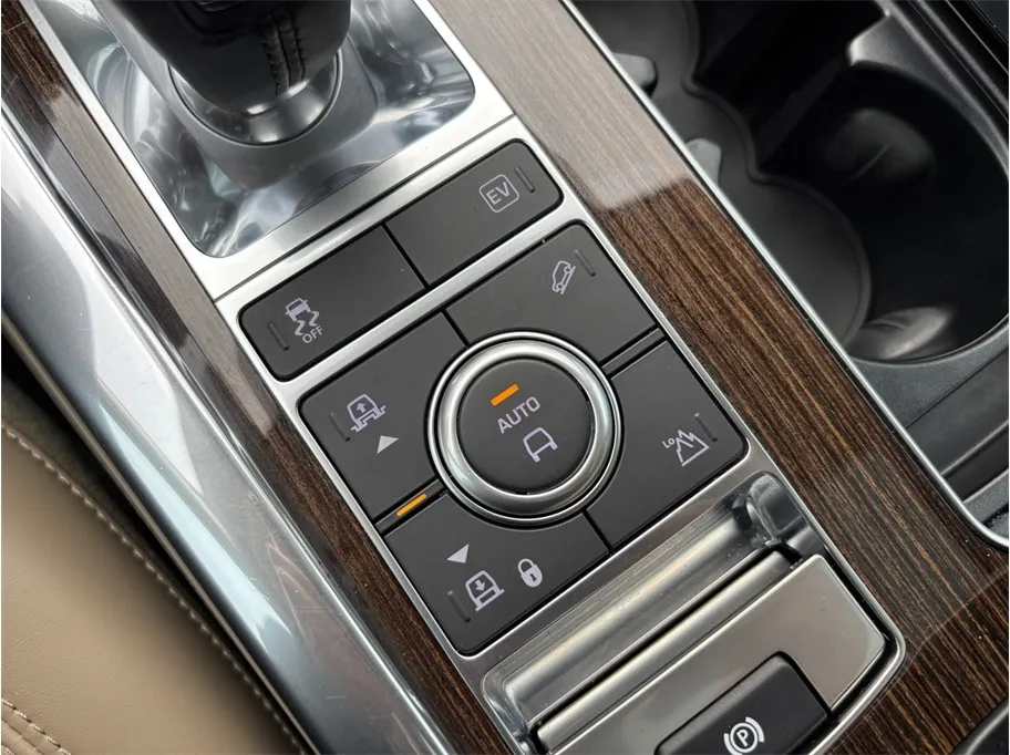 Land Rover Range Rover Sport photo 38