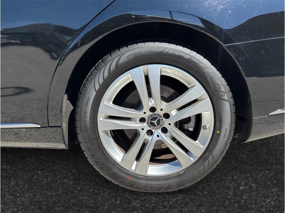 Mercedes-Benz S-Class photo 16