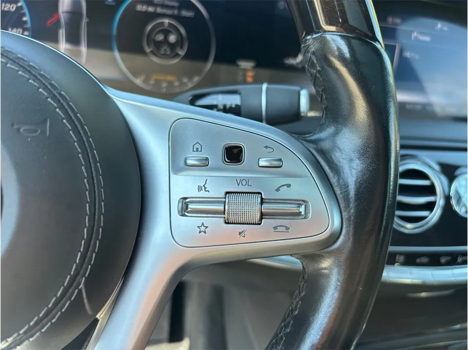 Mercedes-Benz S-Class photo 30