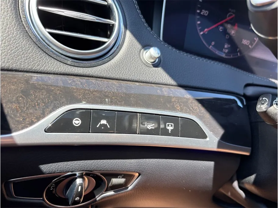 Mercedes-Benz S-Class photo 36
