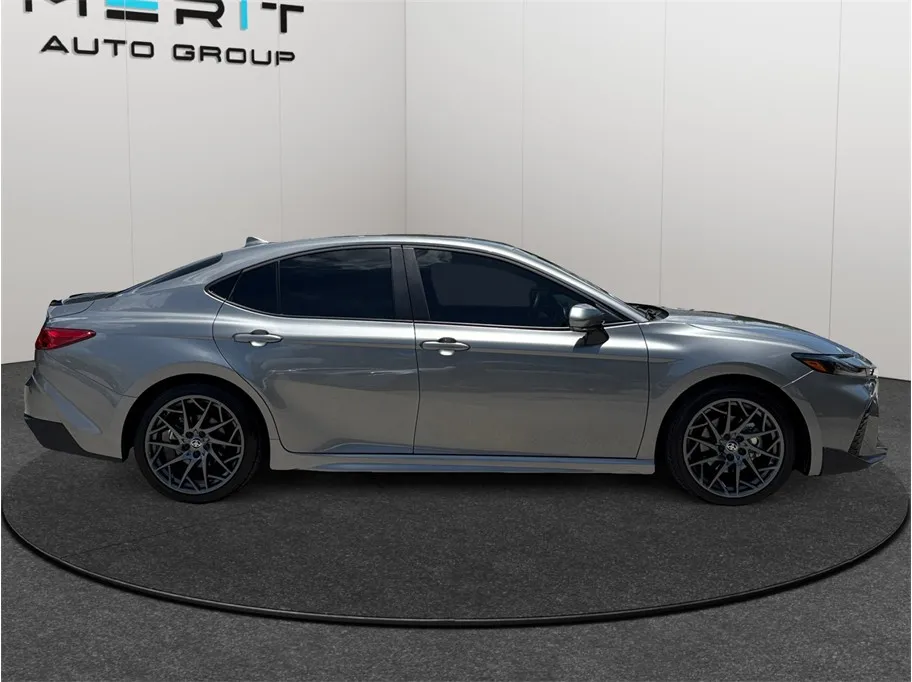 Toyota Camry photo 10