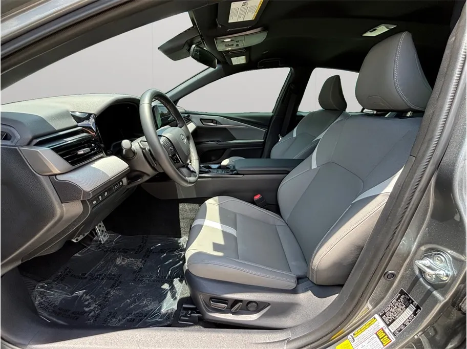 Toyota Camry photo 2