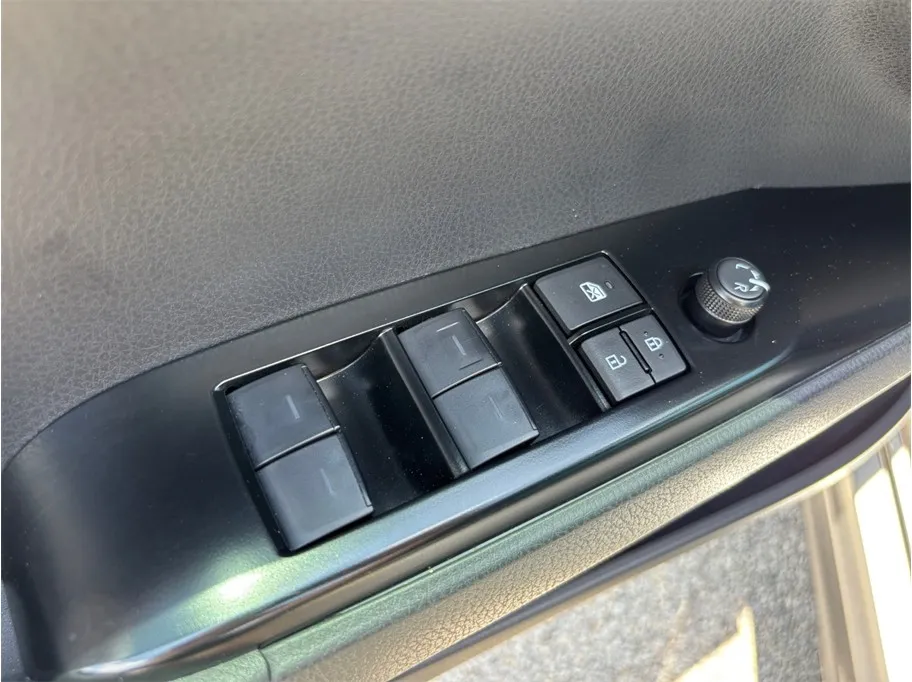 Toyota Camry photo 21