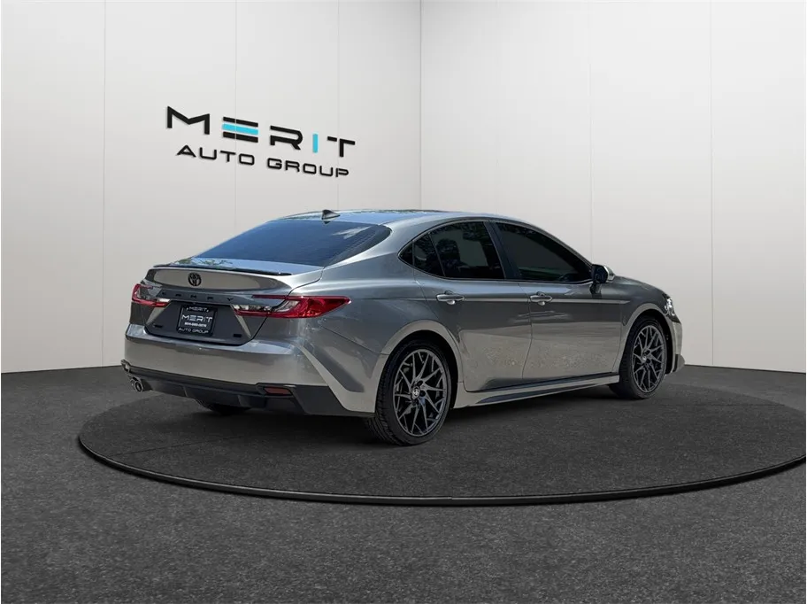 Toyota Camry photo 9