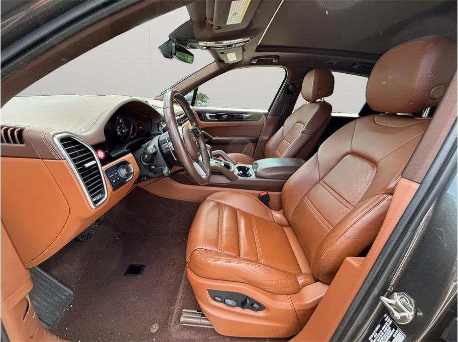 Porsche Cayenne photo 2