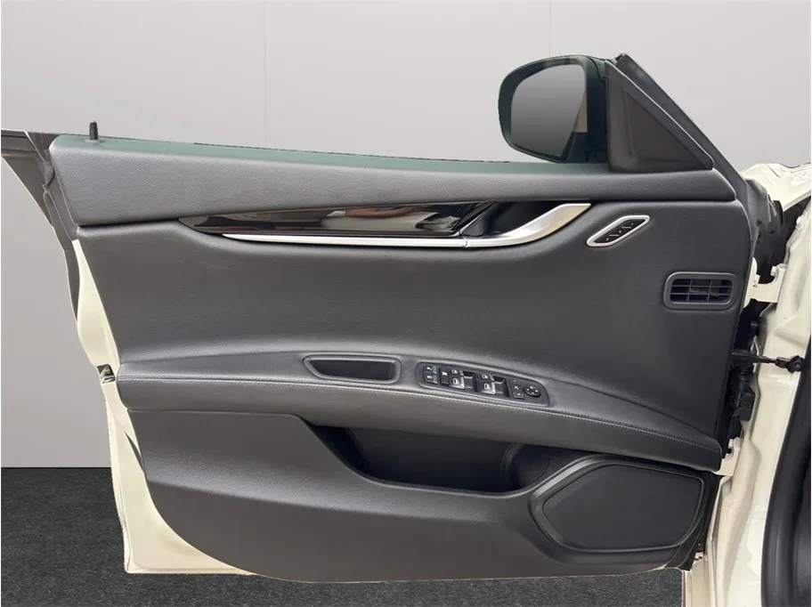 Maserati Ghibli photo 18