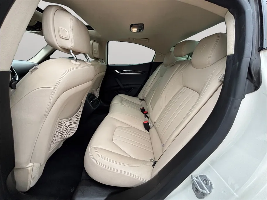 Maserati Ghibli photo 33
