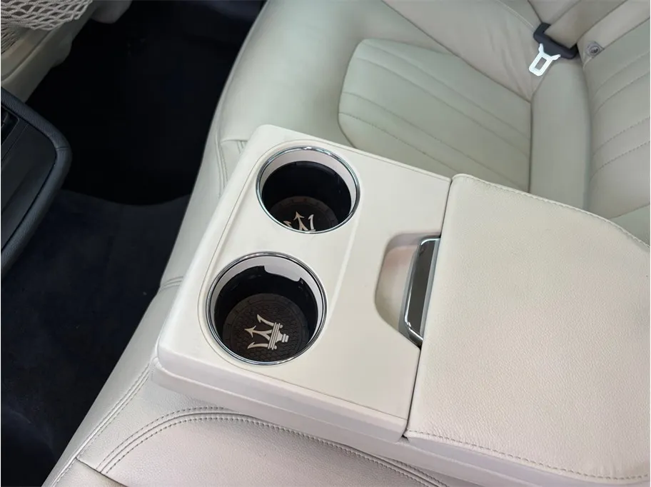 Maserati Ghibli photo 35