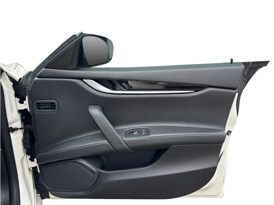 Maserati Ghibli photo 39