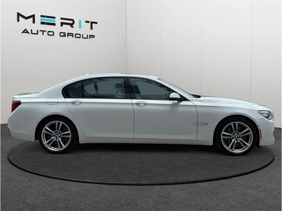 BMW 7 Series photo 10
