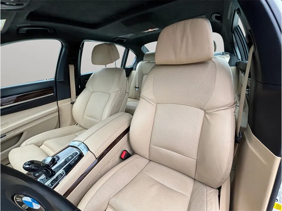 BMW 7 Series photo 19