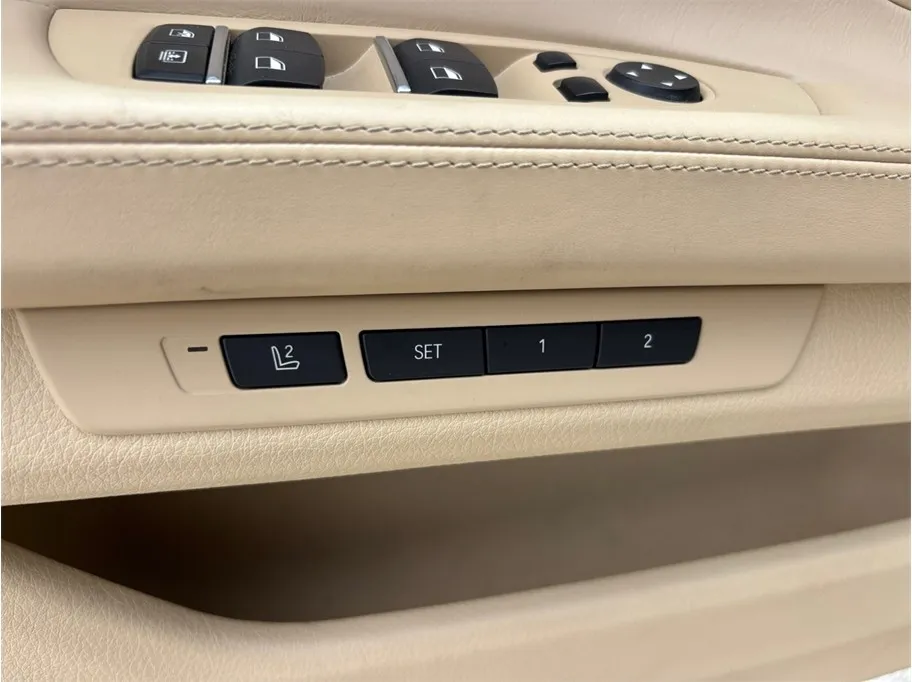 BMW 7 Series photo 24