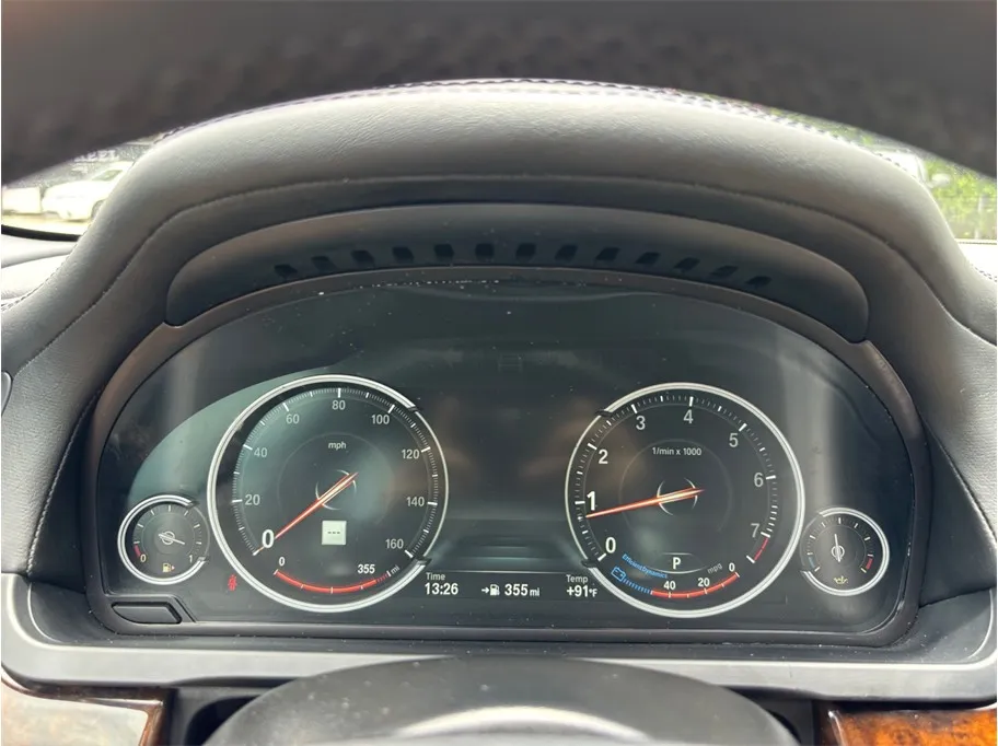 BMW 7 Series photo 26