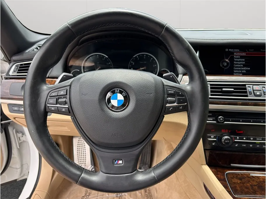 BMW 7 Series photo 27