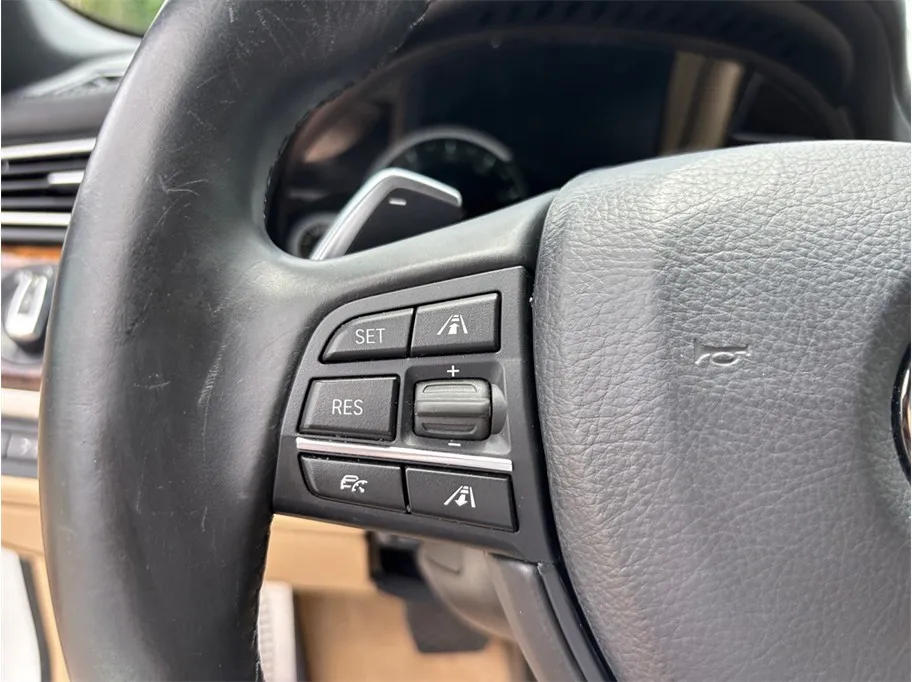 BMW 7 Series photo 28