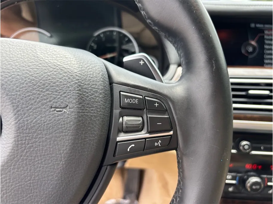 BMW 7 Series photo 29