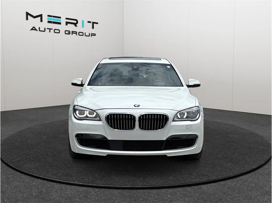 BMW 7 Series photo 3